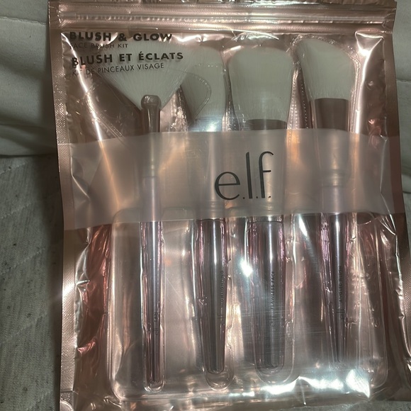 E.L.F  Face brush kit - Picture 3 of 4